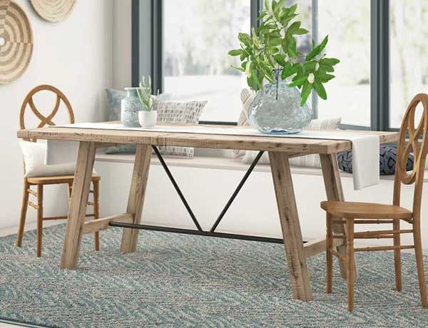 Bàn ăn chân gỗ thông kiểu dáng vintage rất đẹp mắt với màu mộc