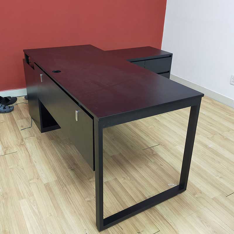 bàn giám đốc chân sắt 