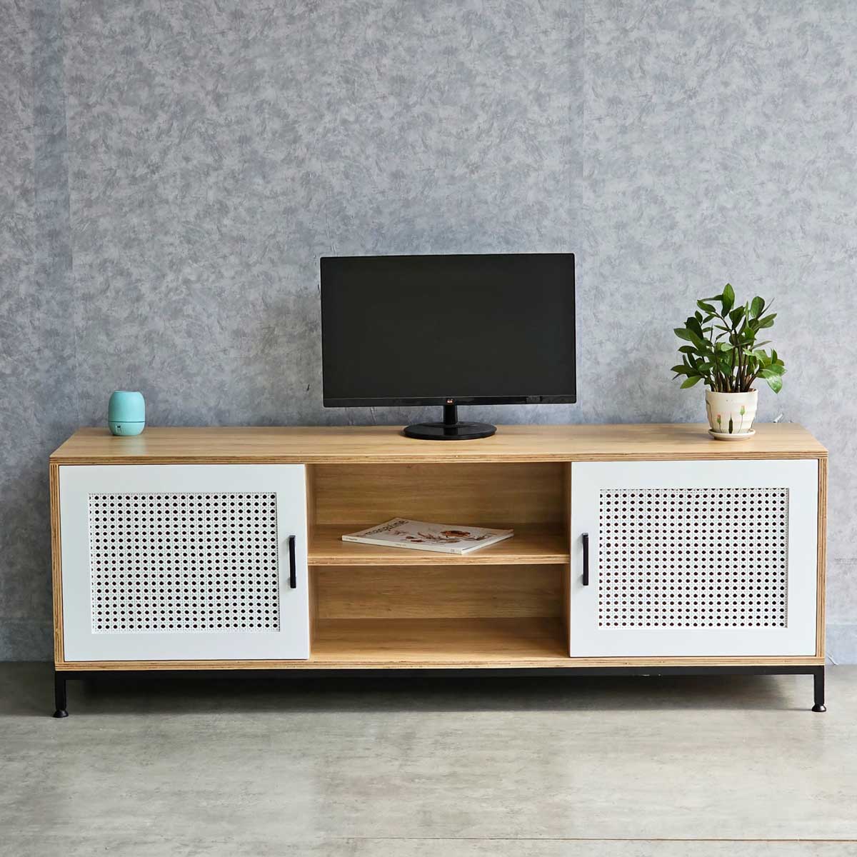 Kệ tivi phòng khách bằng gỗ hiện đại